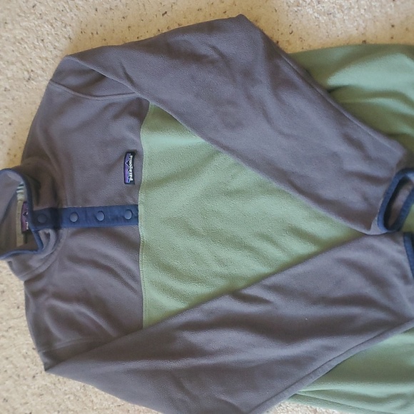 Patagonia Sweaters - Preloved Patagonia quarter snap pullover
